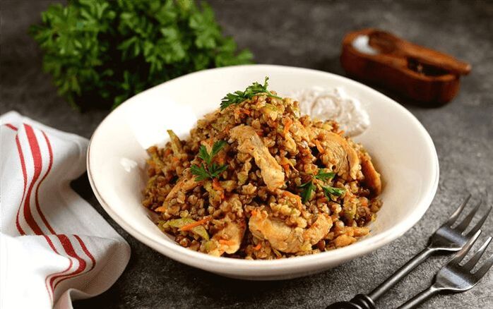 buckwheat porridge with chicken and pepper